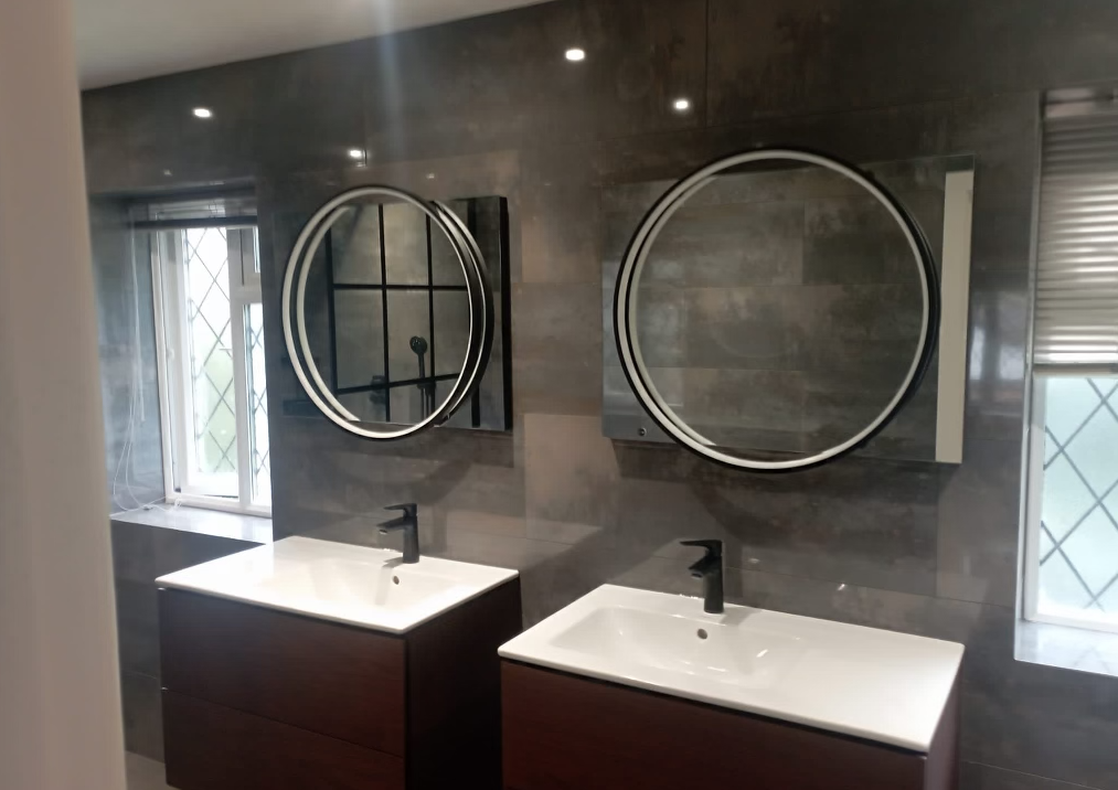 Contemporary bathroom scheme